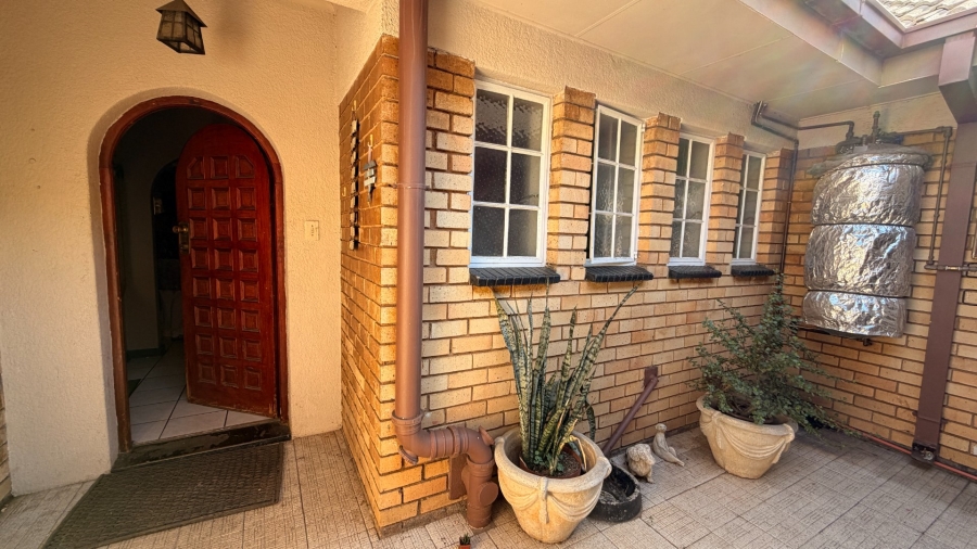 To Let 4 Bedroom Property for Rent in Die Bult North West